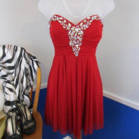B Darlin Dresses & Skirts - 👗Host Pick👗Red Chiffon Strapless Party Dress
